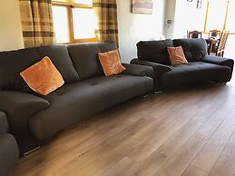 Hookless Holiday Homes