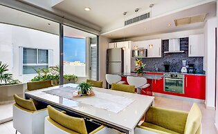Penthouse Skyline 2BR 2BathR & Balconies