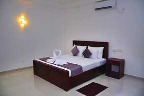 Airport Grand Holiday Home