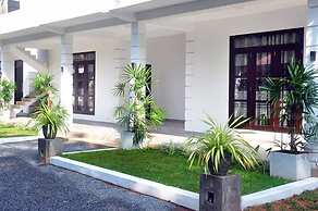 Airport Grand Holiday Home