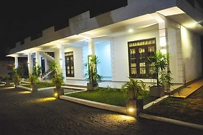 Airport Grand Holiday Home