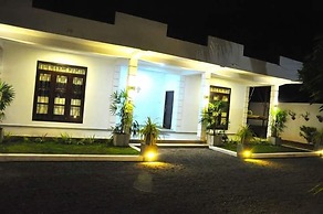 Airport Grand Holiday Home