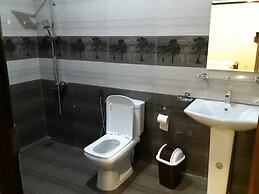 Airport Grand Holiday Home