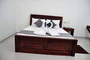 Airport Grand Holiday Home