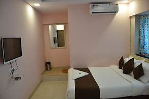 Hotel Sai Leela Grand