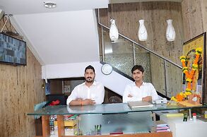 Hotel Sai Leela Grand