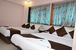 Hotel Sai Leela Grand