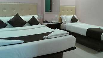 Hotel Sai Leela Grand