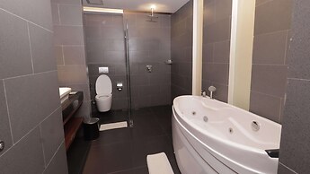 Golden Tulip Essential Makassar