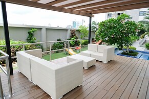 Studio Condo at Horizons 101