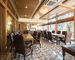 Peak Nimman Prestige Hotel