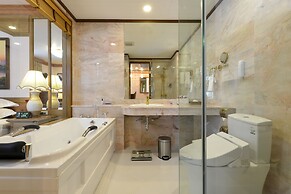 Peak Nimman Prestige Hotel