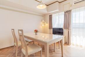 Universal Bay Condominium