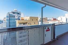 Universal Bay Condominium