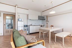 Universal Bay Condominium