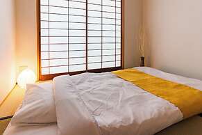 Universal Bay Condominium