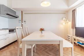 Universal Bay Condominium