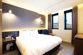 Brown Dot Busan Station Sky Garden