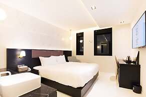 Brown Dot Busan Station Sky Garden