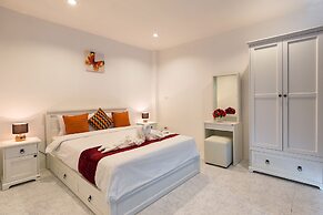 Private Villa with Pool near Laguna