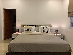 Private Villa with Pool near Laguna