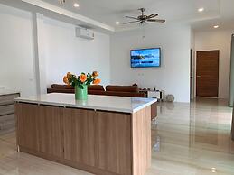 Private Villa with Pool near Laguna