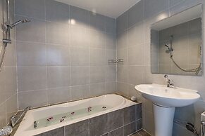 Private Villa with Pool near Laguna