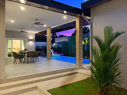 Private Villa with Pool near Laguna