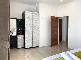 Private Villa with Pool near Laguna