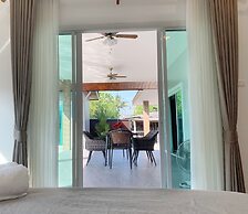 Private Villa with Pool near Laguna