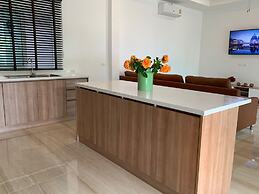 Private Villa with Pool near Laguna