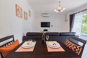 Private Villa with Pool near Laguna