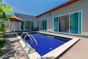 Private Villa with Pool near Laguna