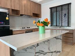 Private Villa with Pool near Laguna