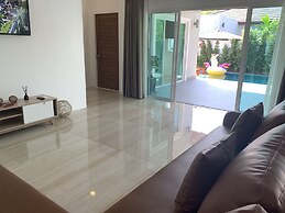 Private Villa with Pool near Laguna