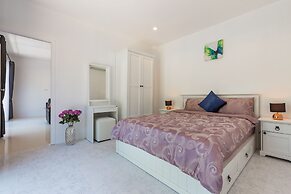 Private Villa with Pool near Laguna