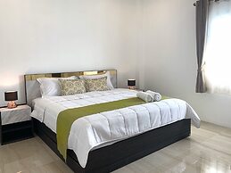 Private Villa with Pool near Laguna