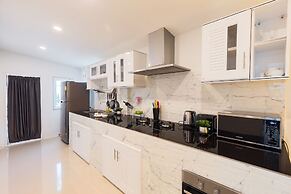 Private Villa with Pool near Laguna