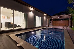 Private Villa with Pool near Laguna