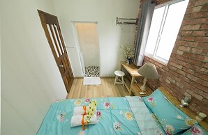 Wanderlust Saigon Hostel