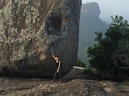 Sigiriya Vee Guest