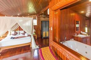 5BR Beachfront Villa Bangrak