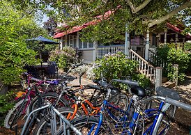 Antoinette's Apartments & Suites