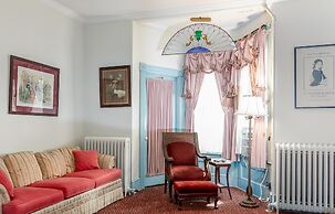 Antoinette's Apartments & Suites