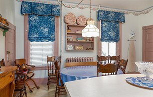 Antoinette's Apartments & Suites