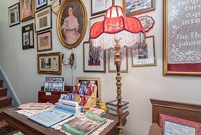 Antoinette's Apartments & Suites