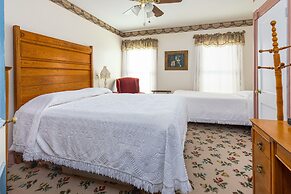 Antoinette's Apartments & Suites