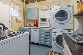 Antoinette's Apartments & Suites