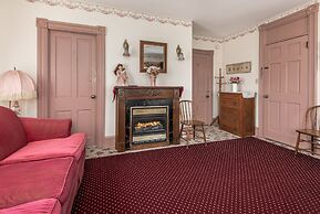 Antoinette's Apartments & Suites