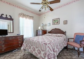 Antoinette's Apartments & Suites